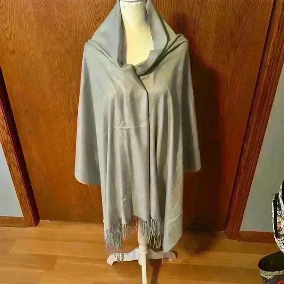 Zen Elk London Scarf And Gloves Gift Set. Stored In Box, Included. EUC - Picture 10 of 15